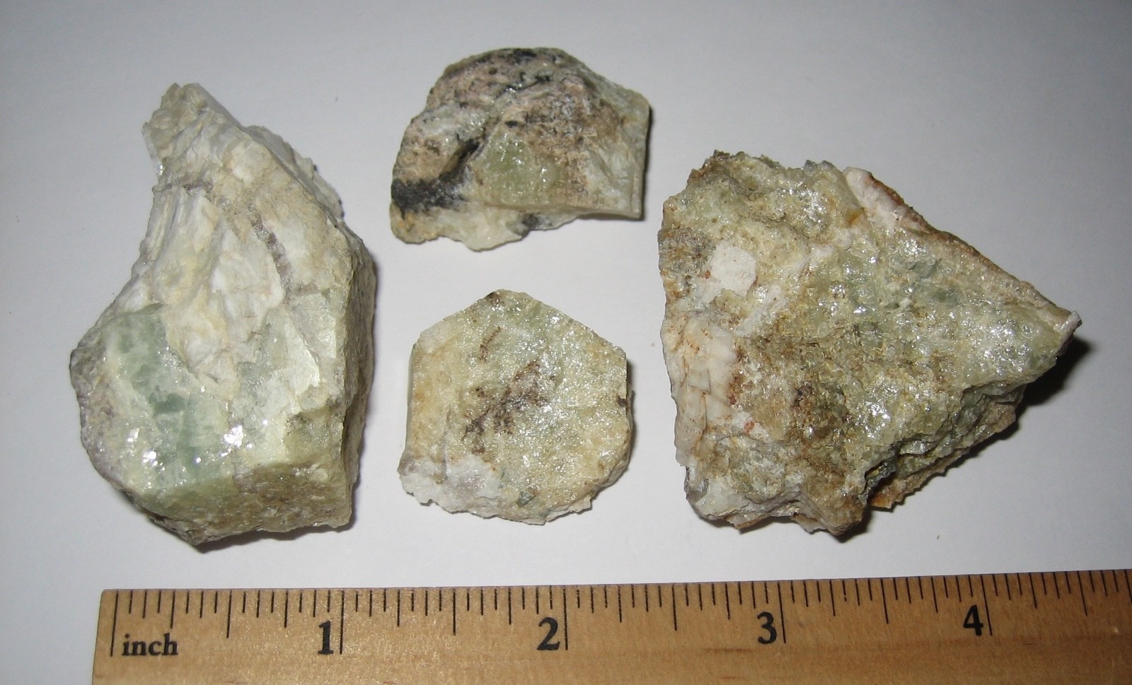 4 NATURAL 1″- 2″ HELIODOR YELLOW BERYL CRYSTALS IN MATRIX NH USA ~ 155.4grams *1