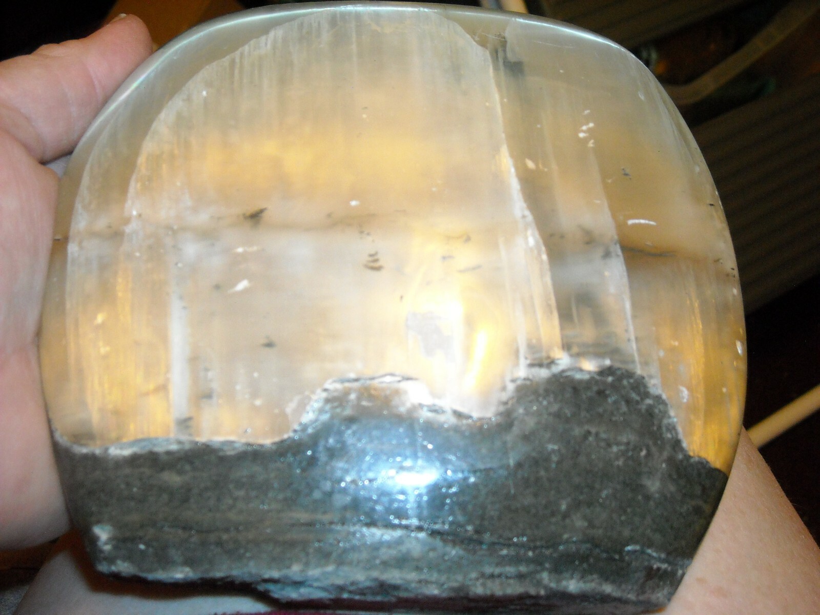 Large heavy display specimen piece gemstone 3 lb 15.8oz 6 W X 5.25 tall X 2″deep