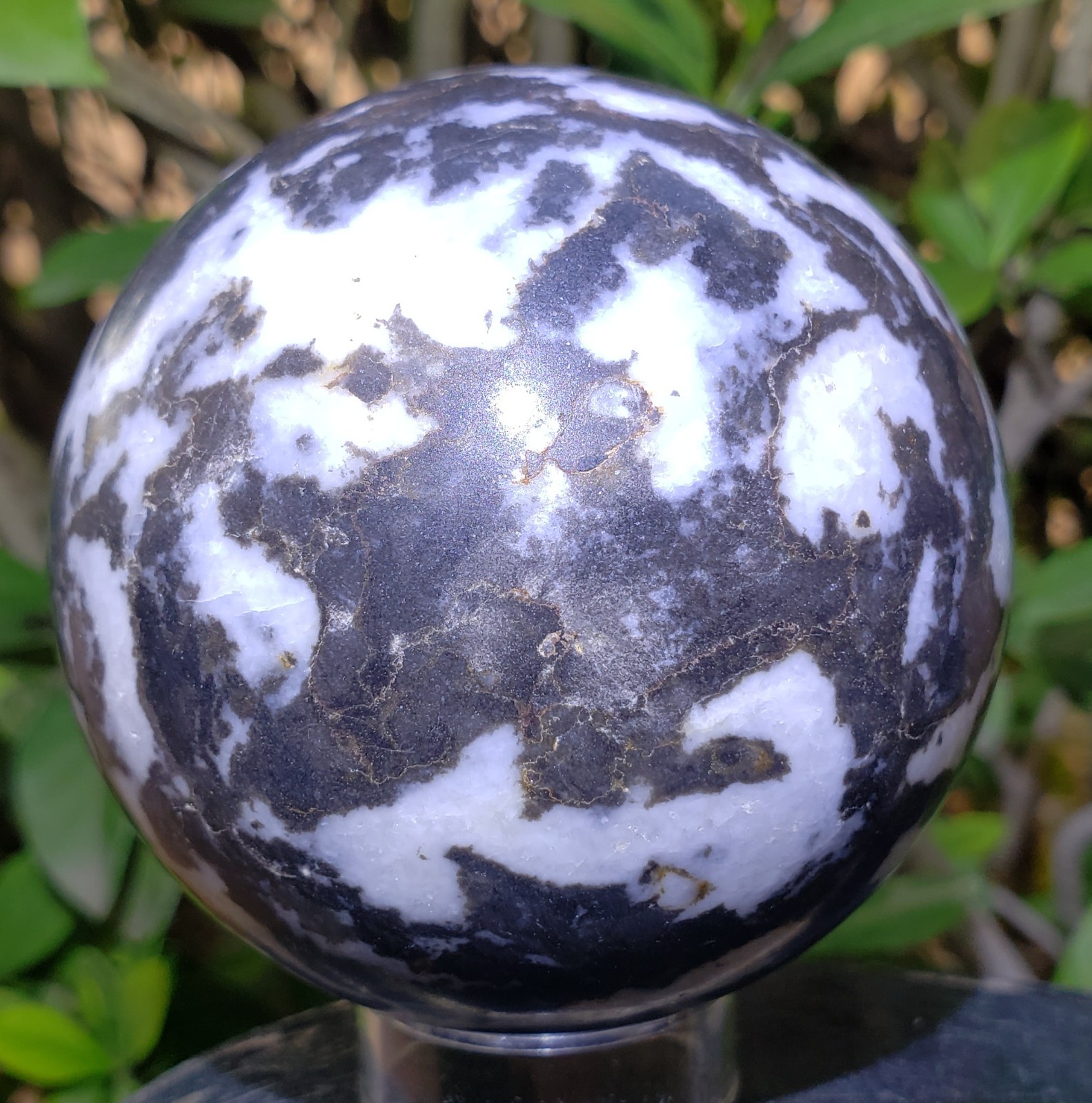 2.9″ Zebra Jasper Chalcedony Crystal Sphere Orb Ball Phosphorescent UV, 594g