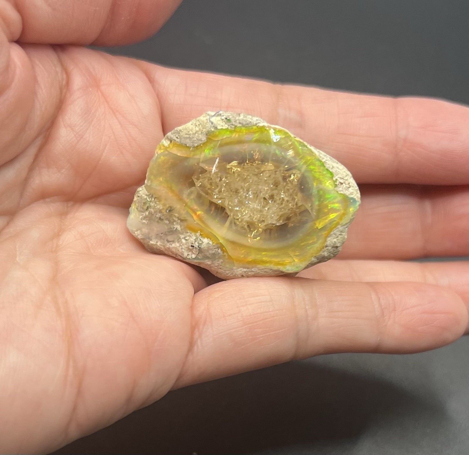 Ethiopian Welo Genuine Opal 23.8g Approximately 1 1/2in AWESOME FLASHES