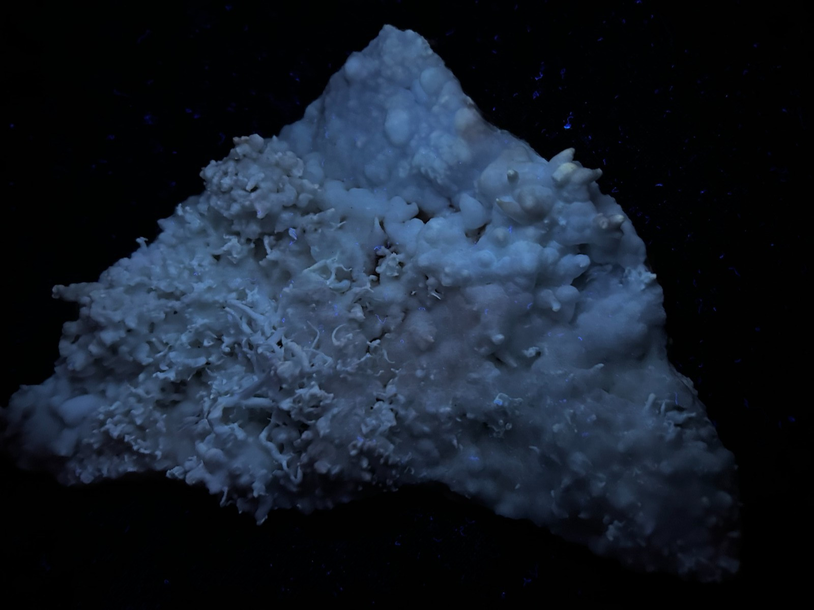 KB: BRIGHT! FL. BLUE/WHITE & YELLOW/WH SW & LW ARAGONITE (FLOS FERRI), AUSTRIA